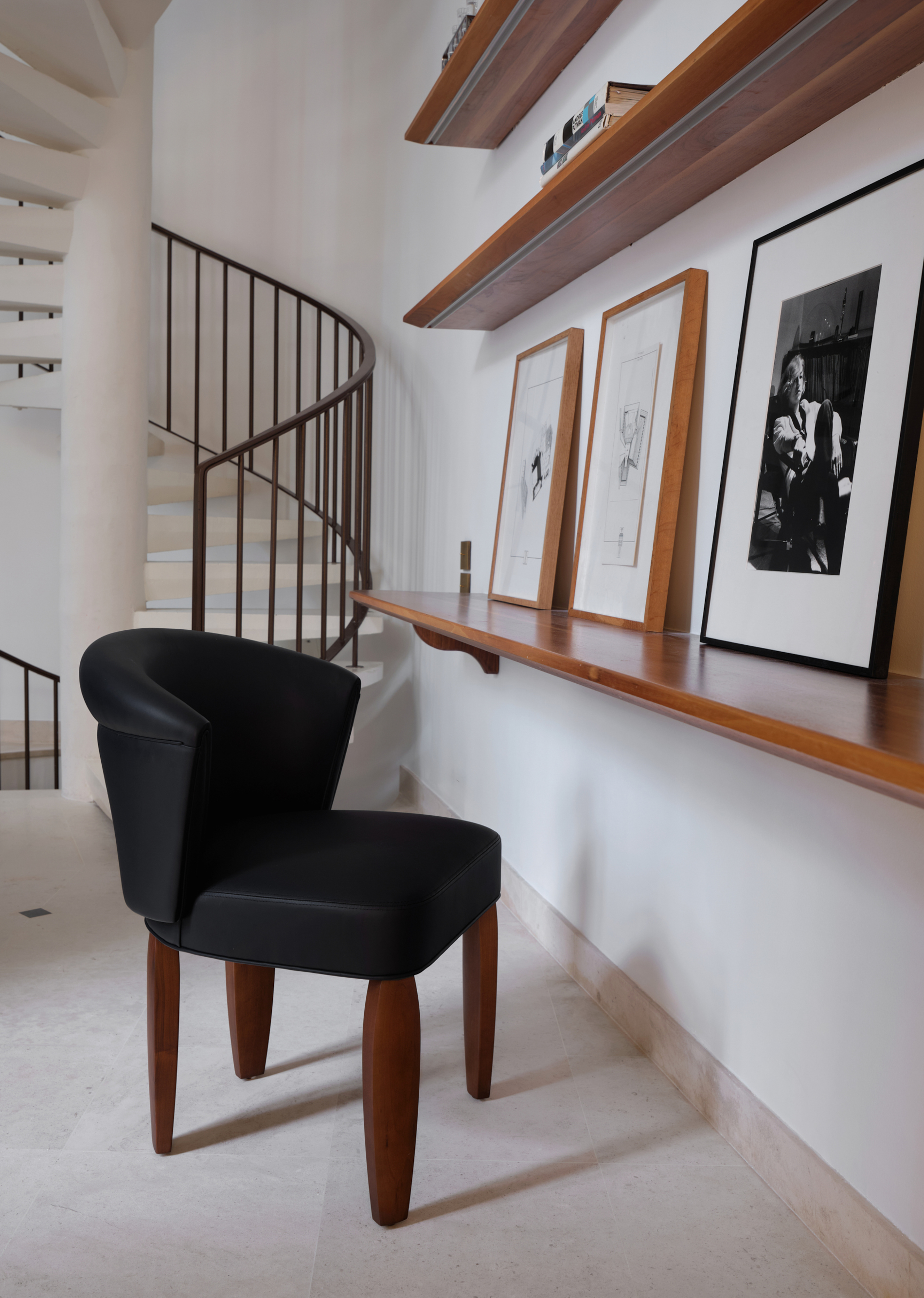 A Bras Ouverts chair