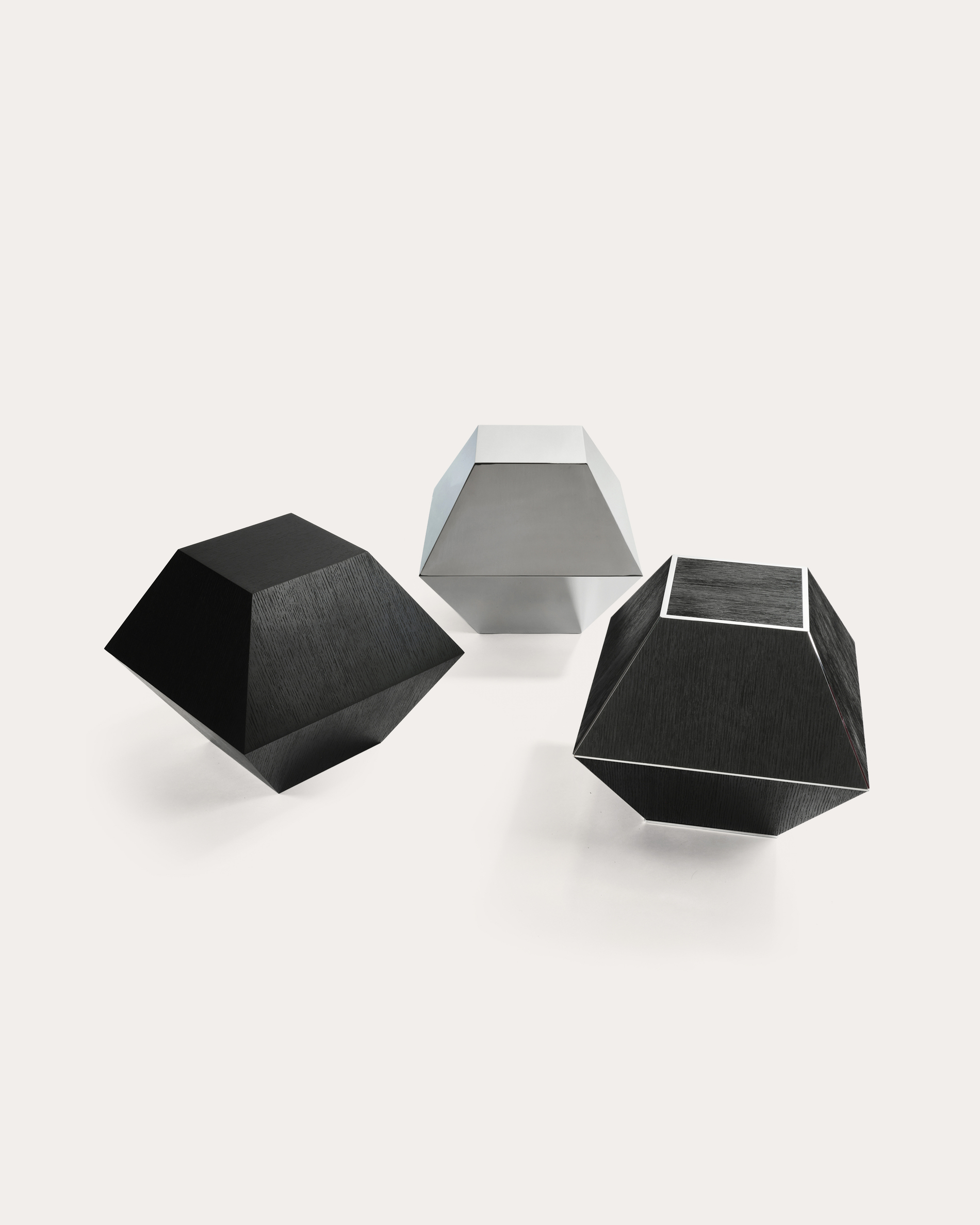 Trois carats side table • collector