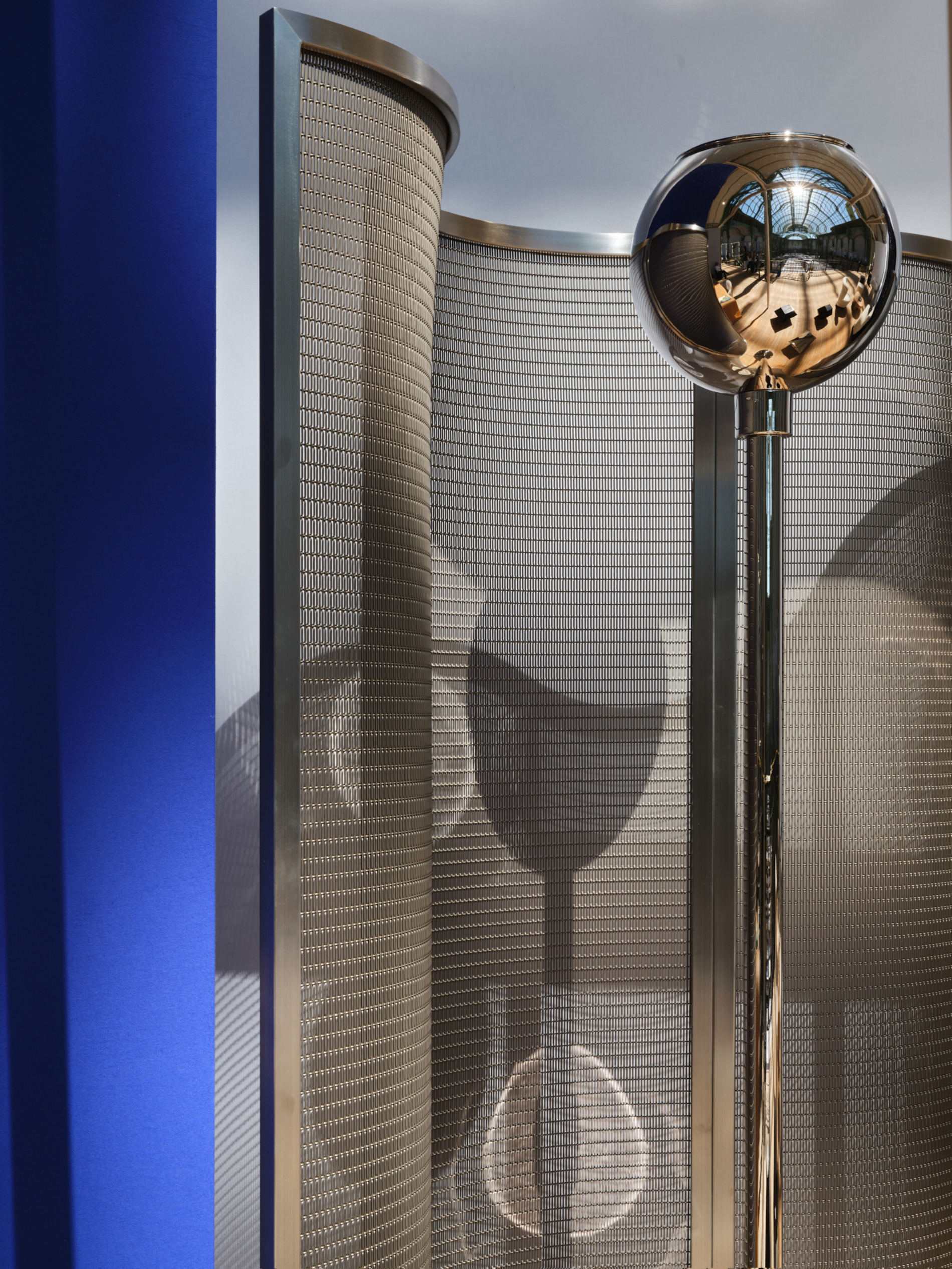 Luminator floor lamp