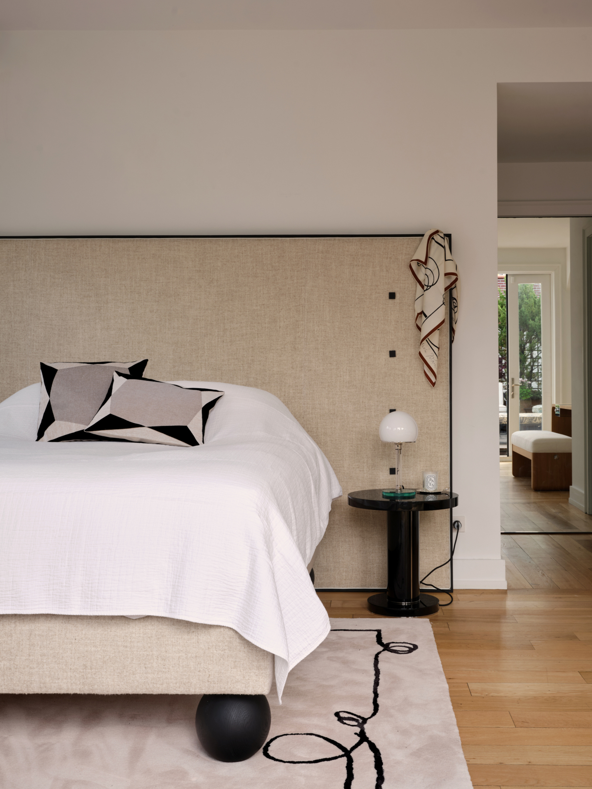 Black Tie side table