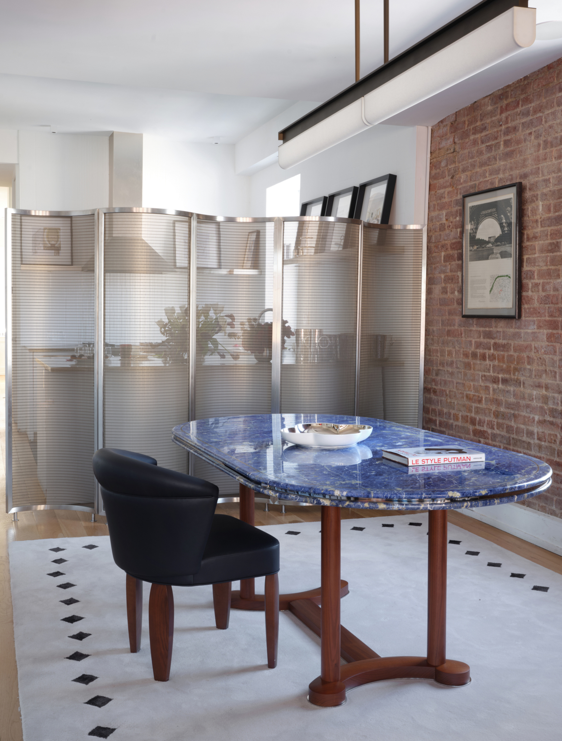 Eloge de la Courbe dining table • collector