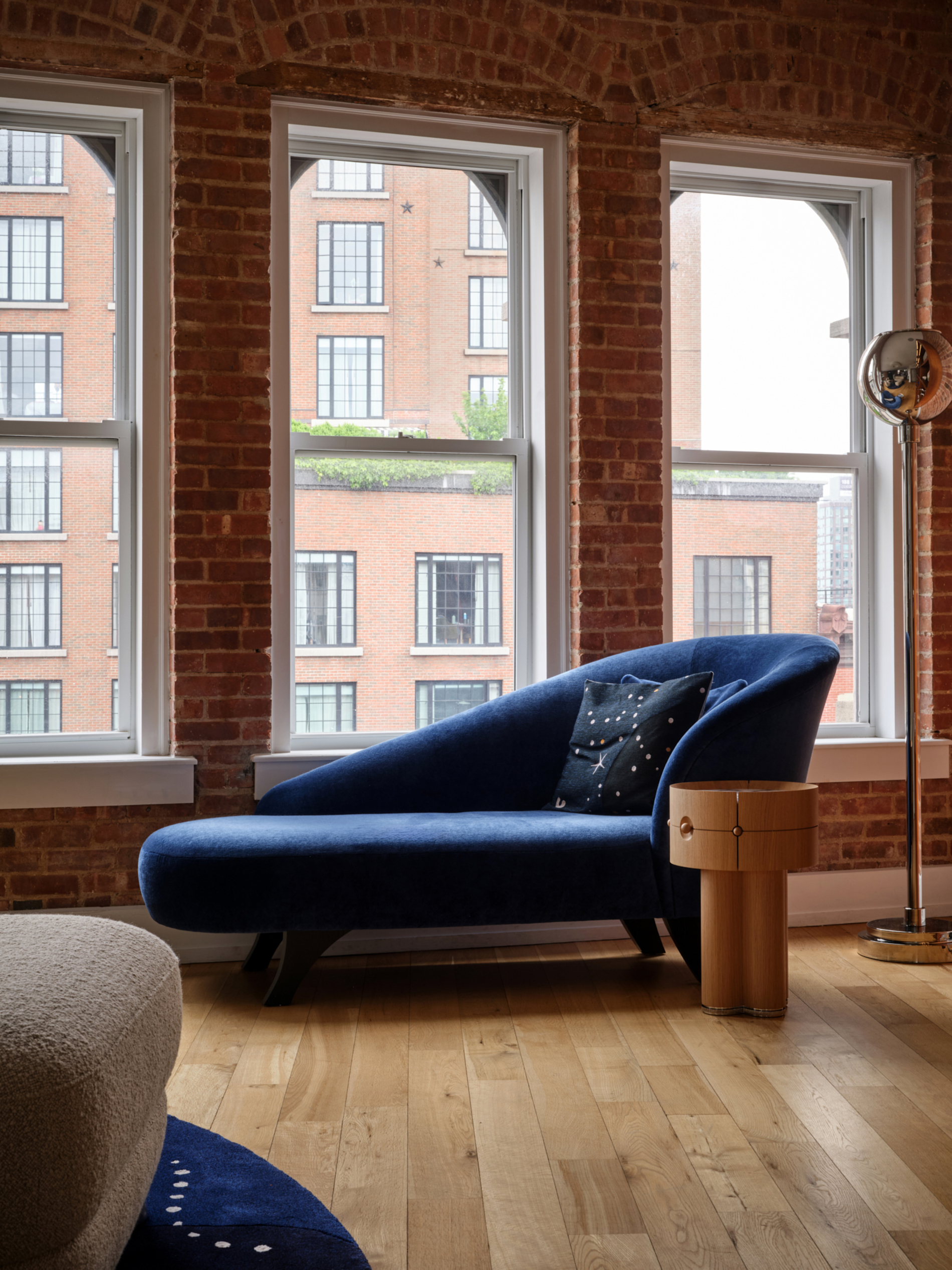 Luminator floor lamp