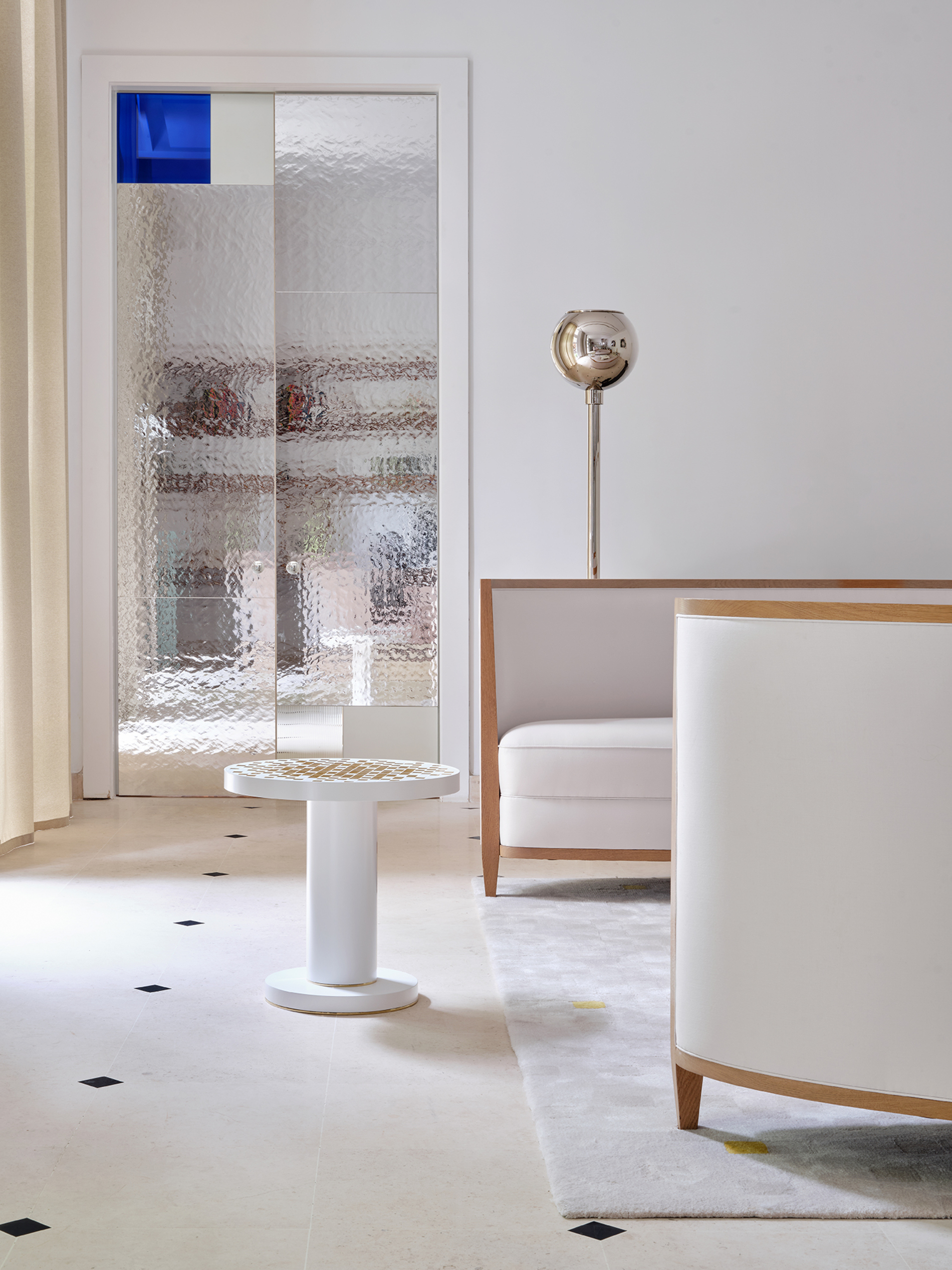 Luminator floor lamp