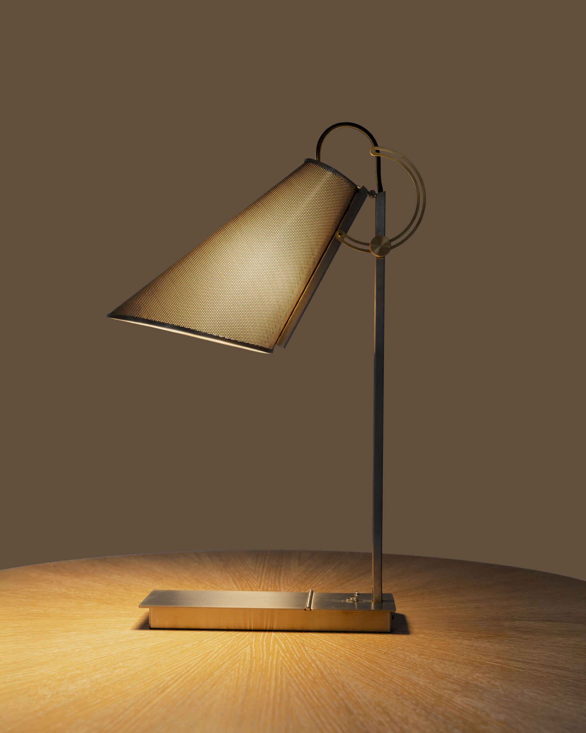 Compas dans l'oeil table lamp