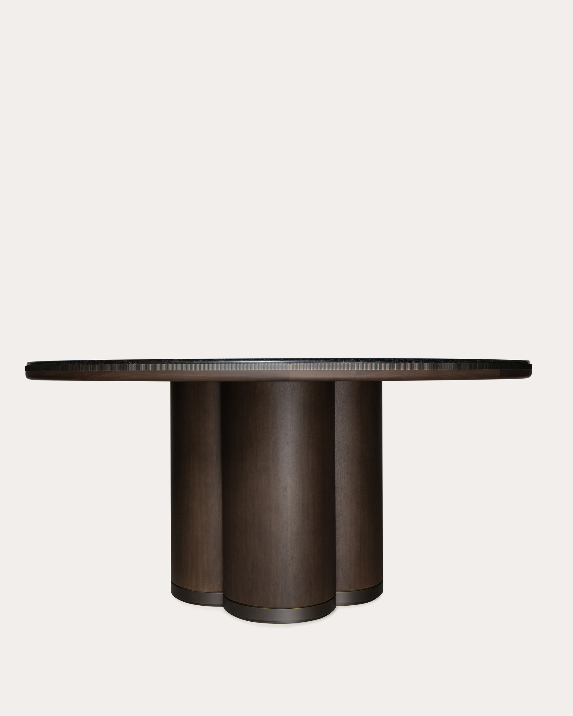 Quatre feuilles dining table • collector