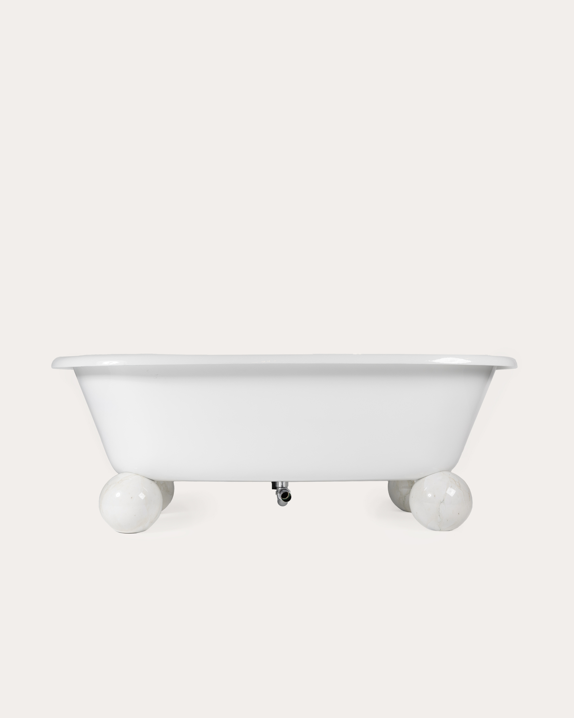 Boule bathtub