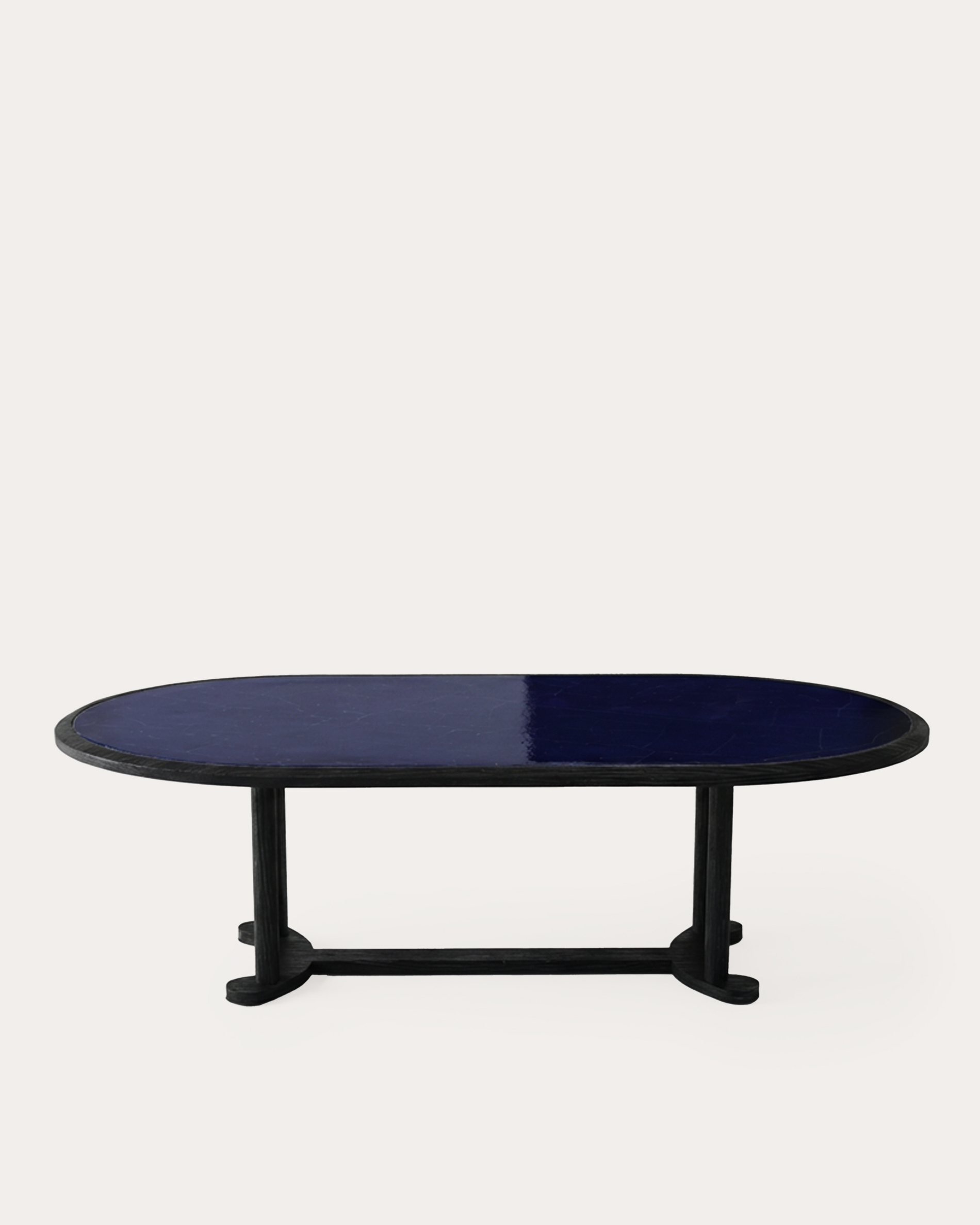 Eloge de la Courbe dining table